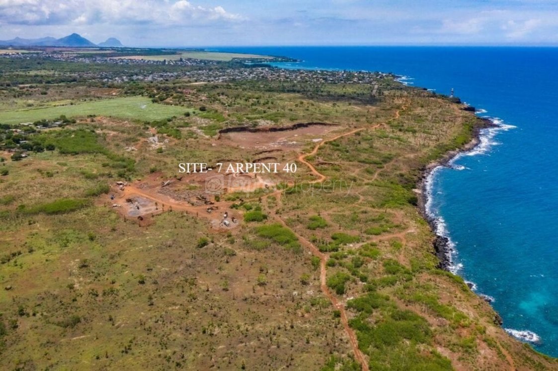 Residential land of 100 Perche for sale at Albion