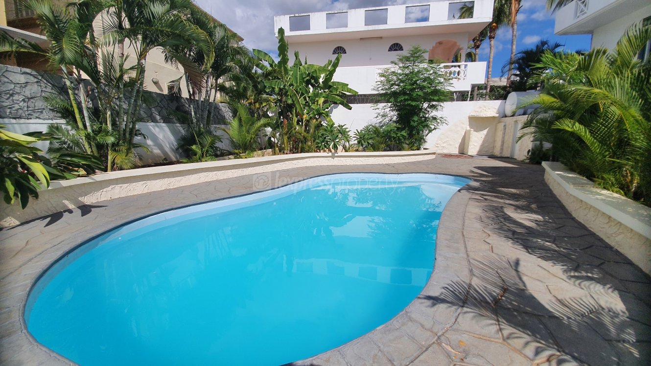 Villa of 5 Bedrooms for sale at Flic en flac